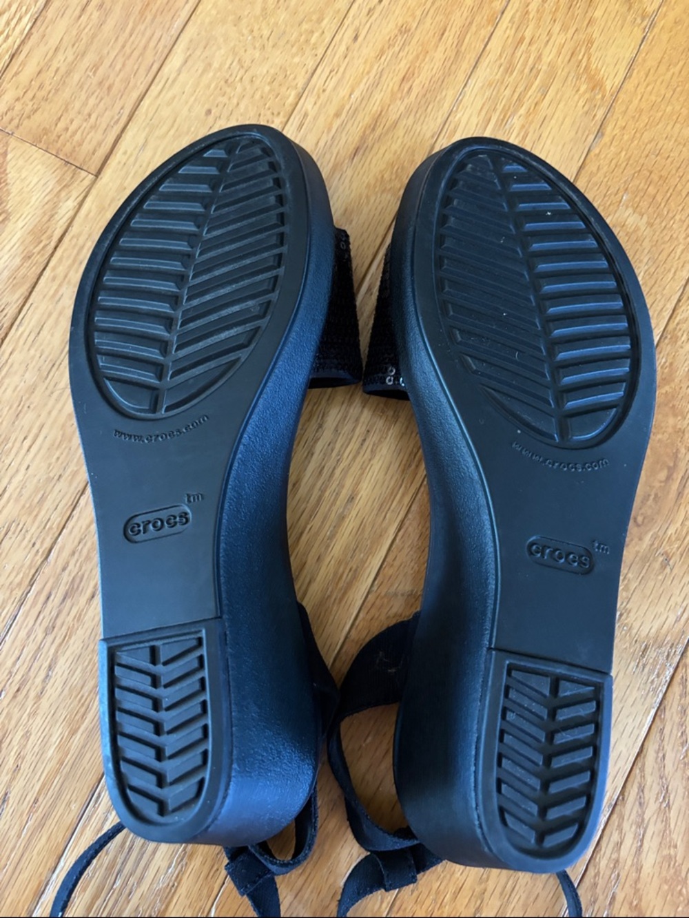 CROCS Leigh 2 Cross-Strap Ankle Wedge Sandals Women's Size 8 Black - Picture 5 of 6